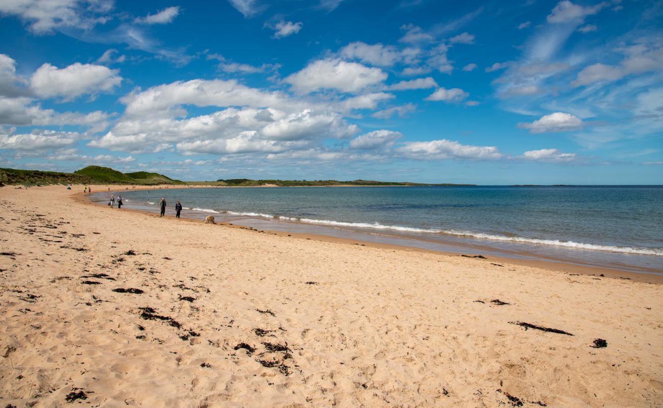 Photo de Embleton Bay beach avec sable beige de surface
