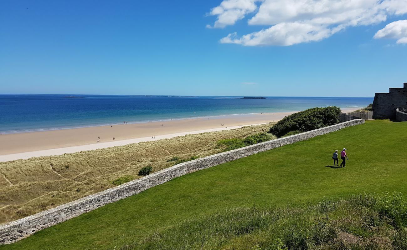 Photo de Northumberland Coast avec sable lumineux de surface