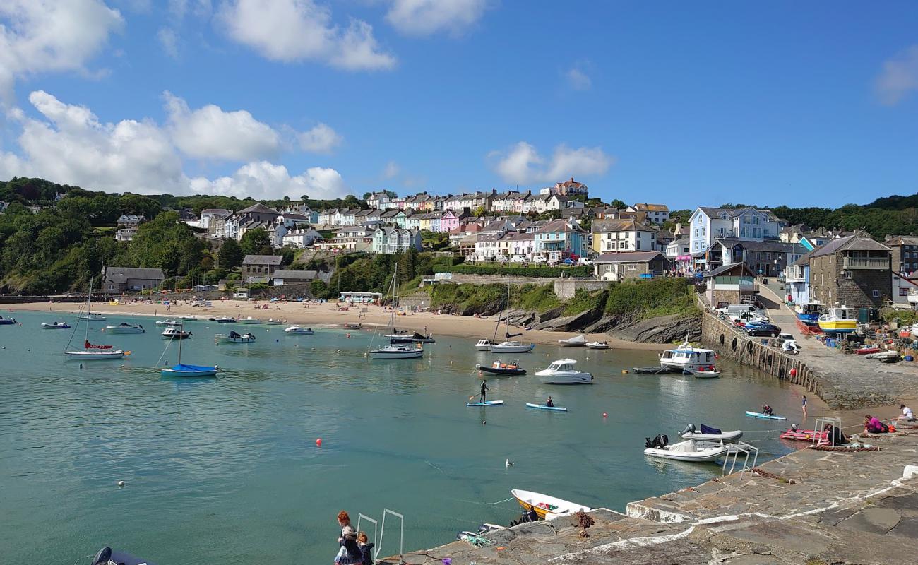 Photo de New Quay beach avec sable lumineux de surface