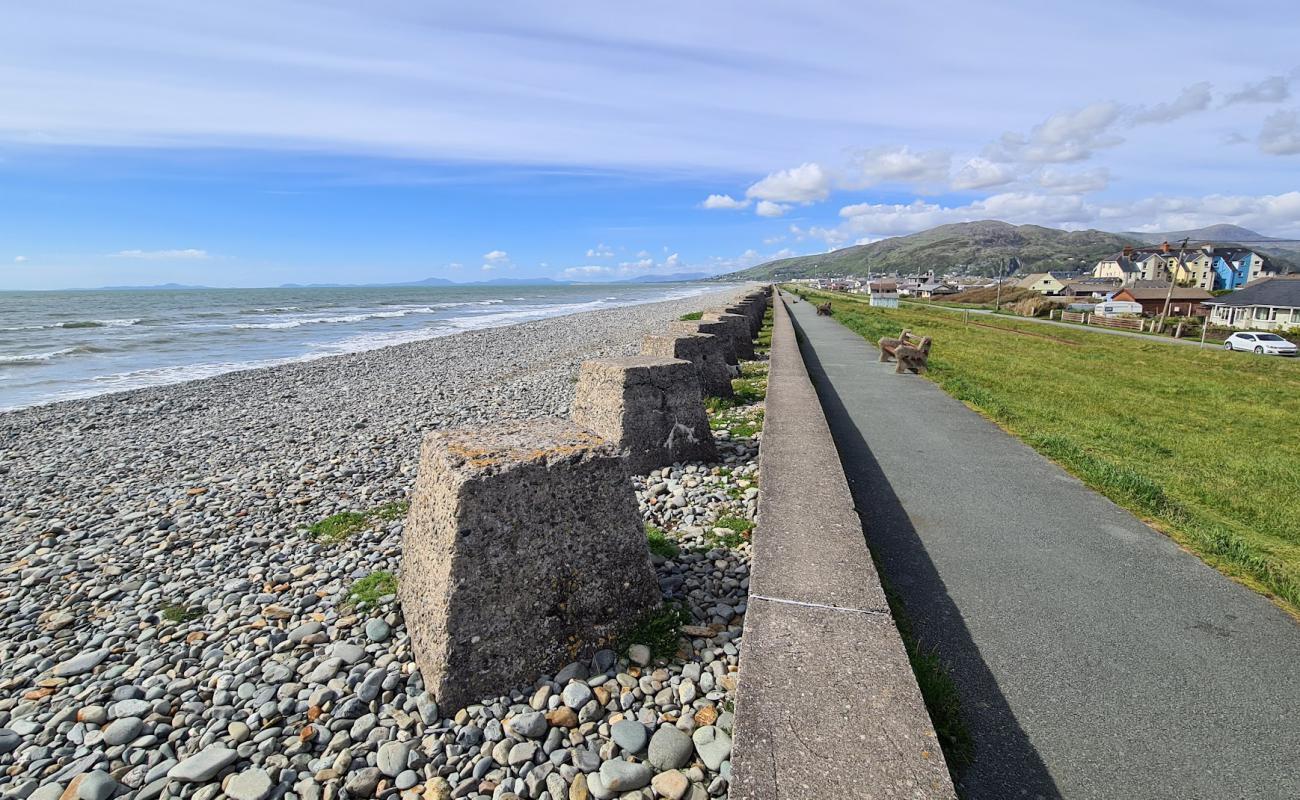 Photo de Plage de Fairbourne avec caillou gris de surface