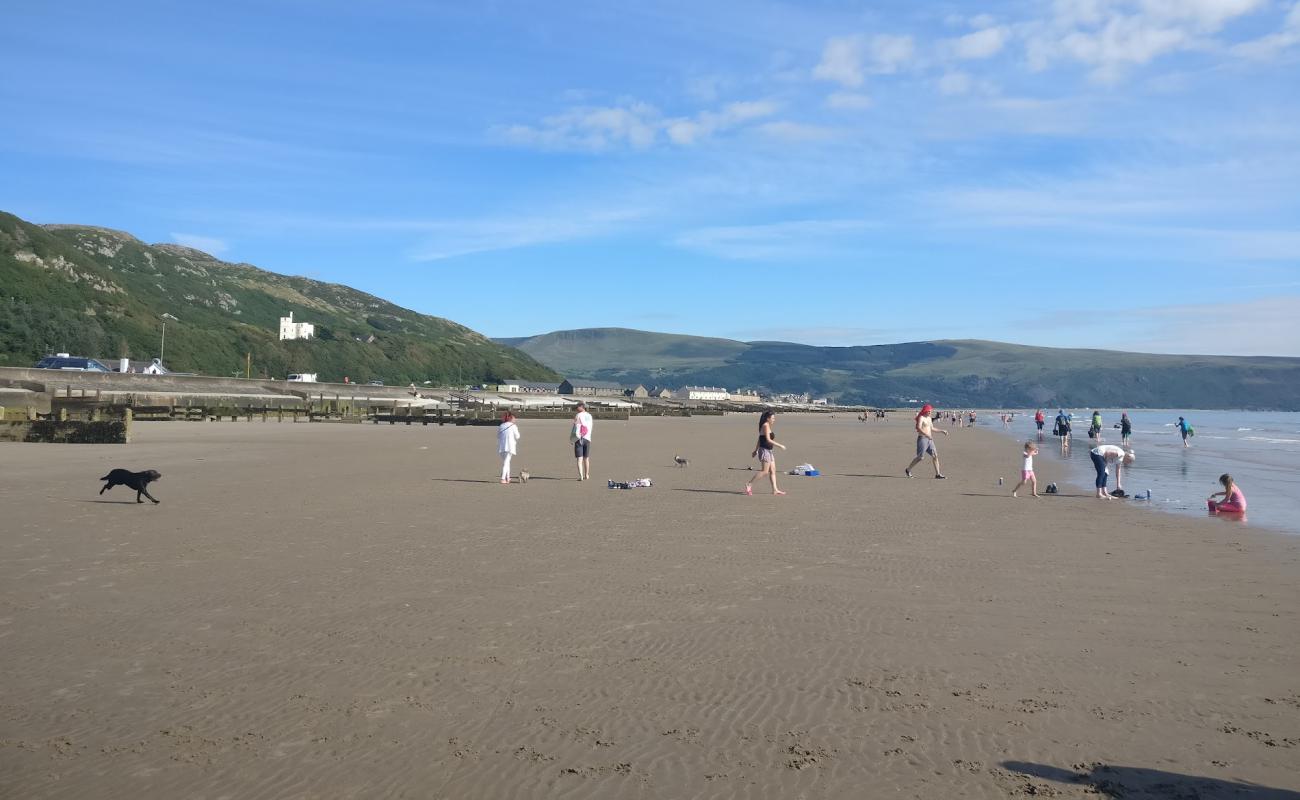 Photo de Traeth Abermaw beach avec sable lumineux de surface