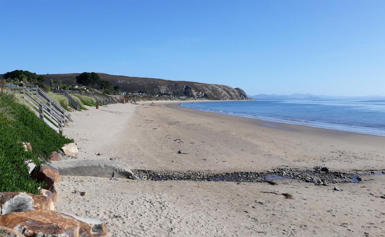 Photo de Quarry beach avec sable lumineux de surface