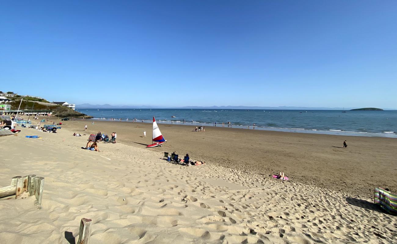 Photo de Abersoch beach avec sable lumineux de surface