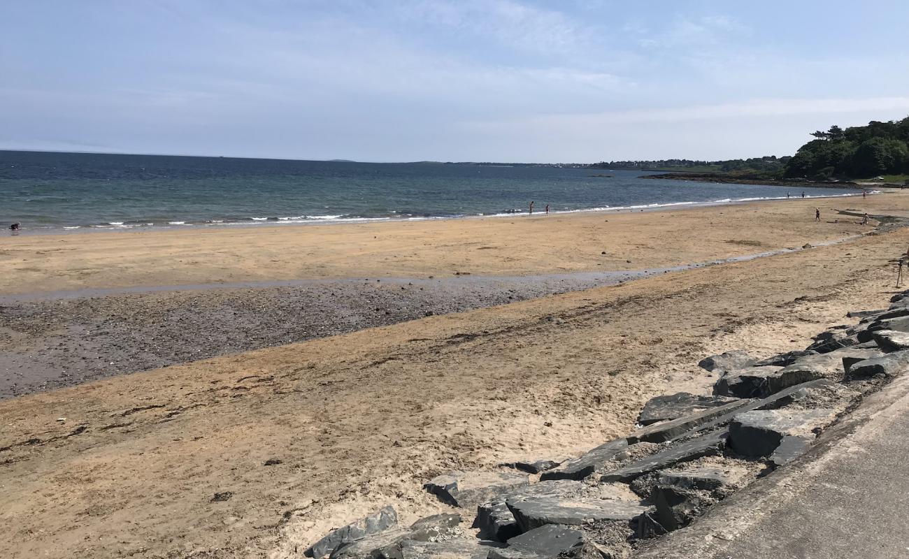 Photo de Helen's Bay Beach avec sable lumineux de surface