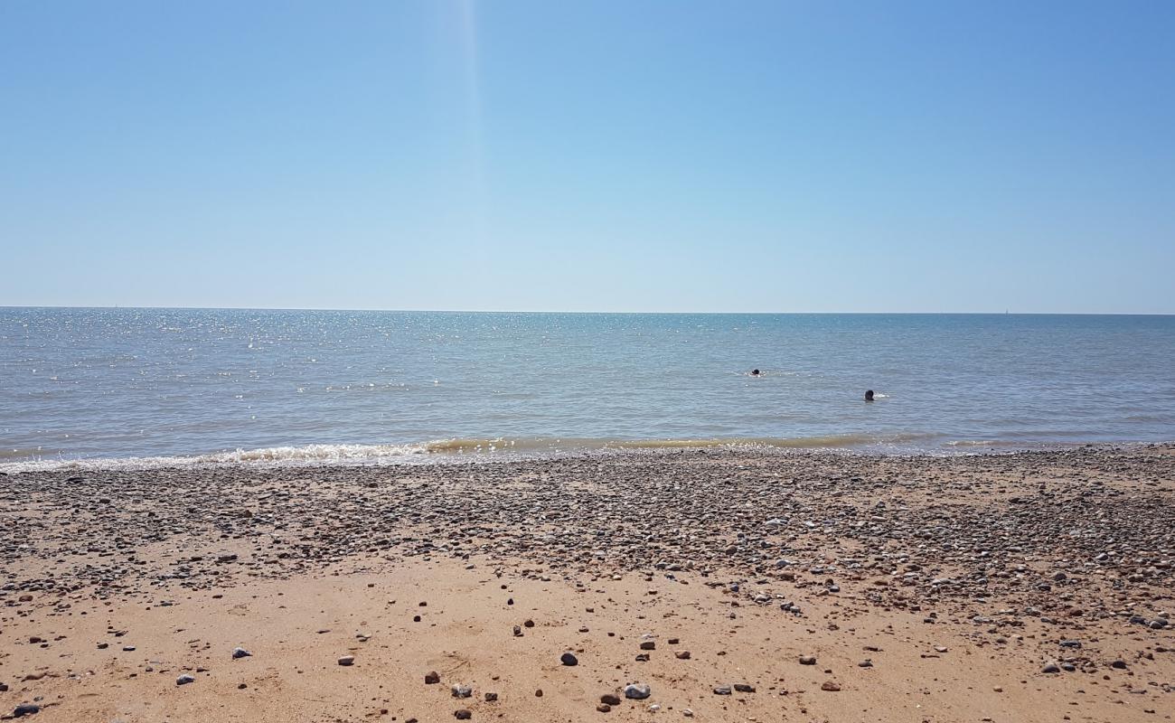 Photo de Cooden Plage avec sable clair avec caillou de surface