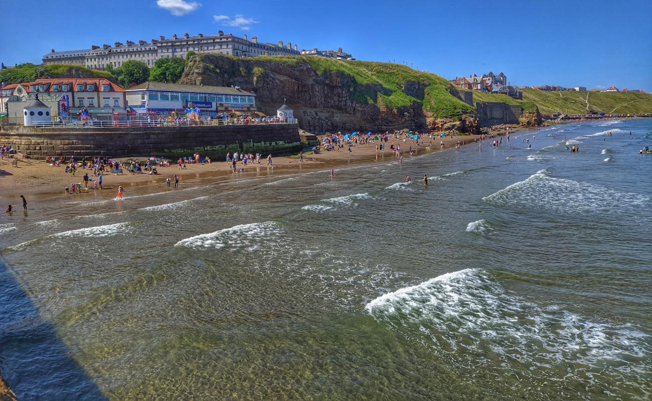 Photo de Plage de Whitby avec sable beige de surface