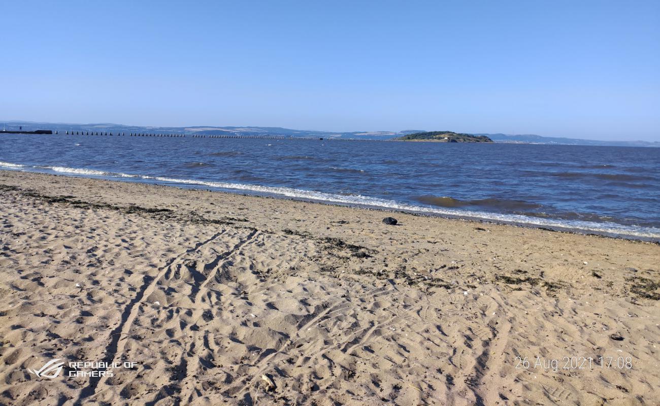 Photo de Plage de Cramond avec sable beige de surface
