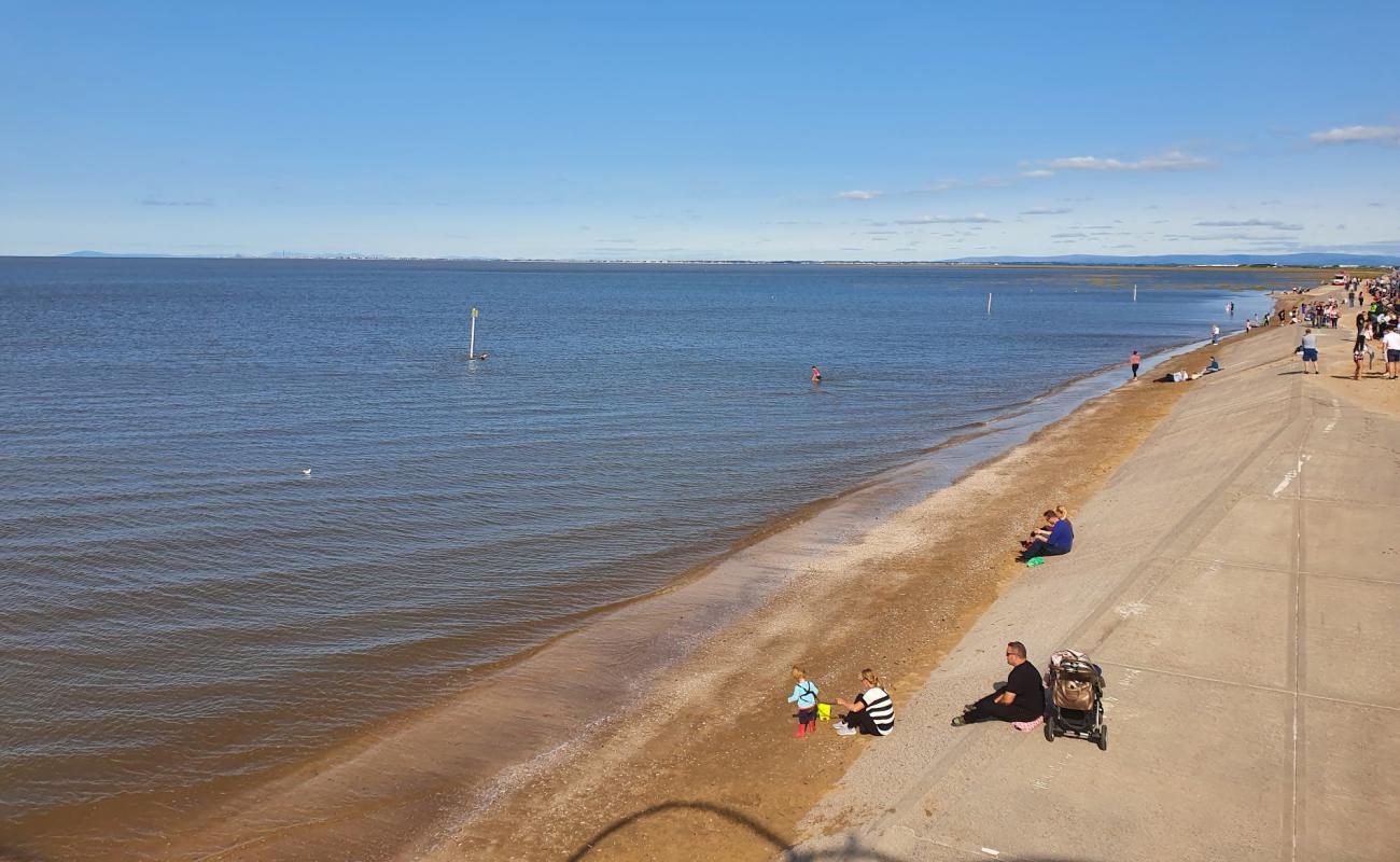 Photo de Plage de Southport avec sable lumineux de surface