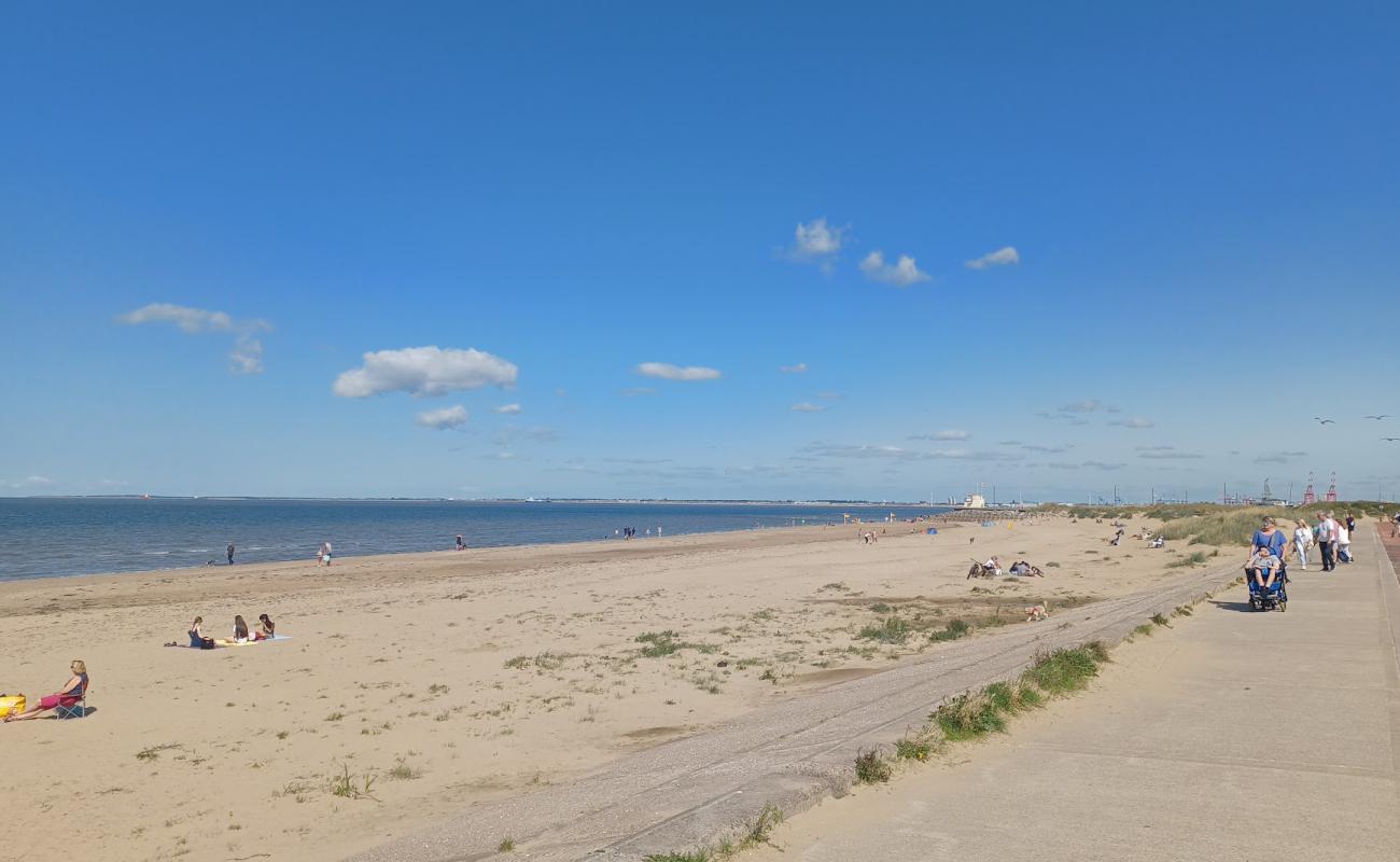 Photo de Plage de Wallasey avec sable lumineux de surface