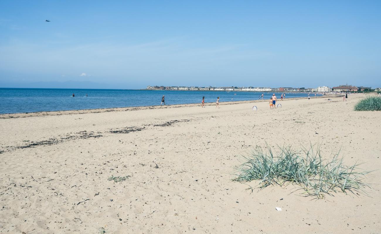 Photo de Plage de Troon avec sable lumineux de surface