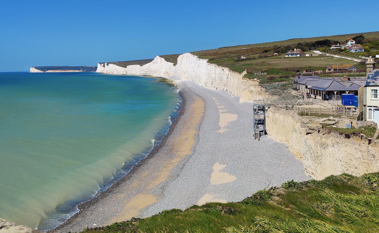 Photo de Birling Gap Beach avec sable gris & rochers de surface