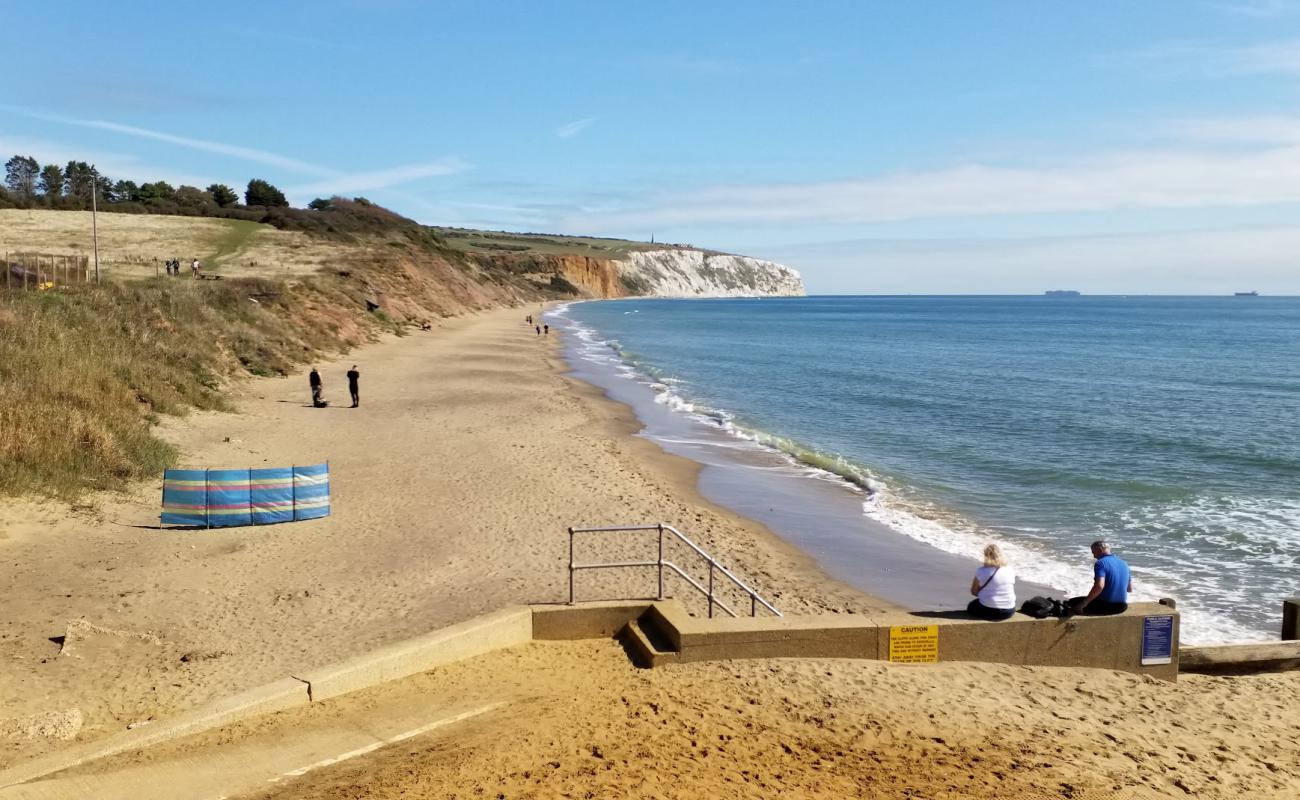 Photo de Yaverland Beach avec sable lumineux de surface