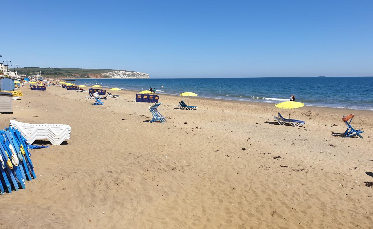 Photo de Plage de Sandown avec sable lumineux de surface