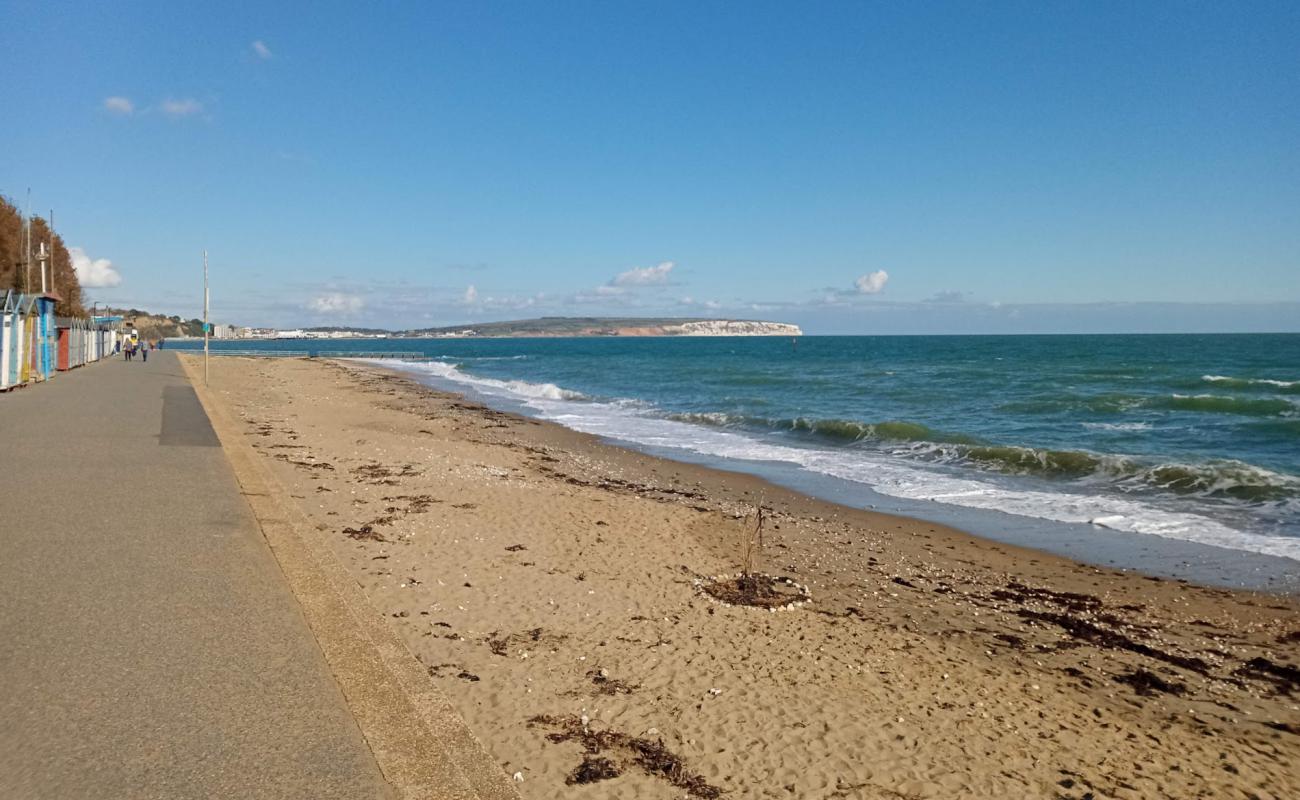 Photo de Small Hope Beach avec sable clair avec caillou de surface