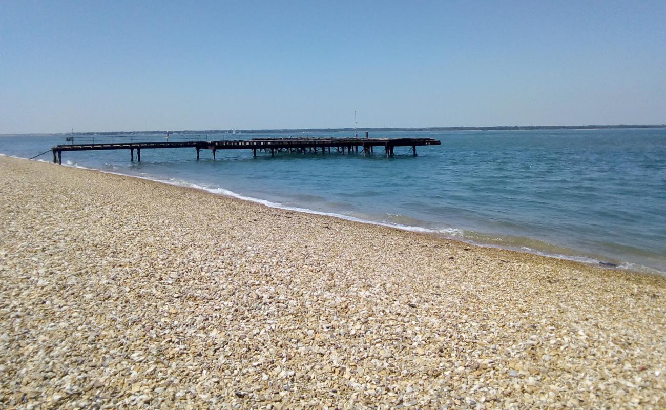 Photo de Fort Victoria Beach avec petits galets beige de surface