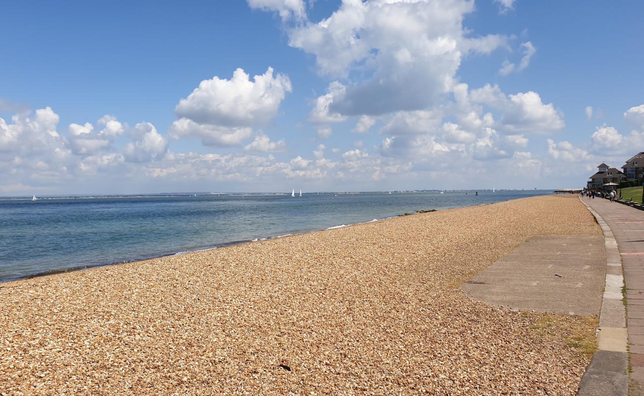 Photo de Cowes Beach avec caillou clair de surface