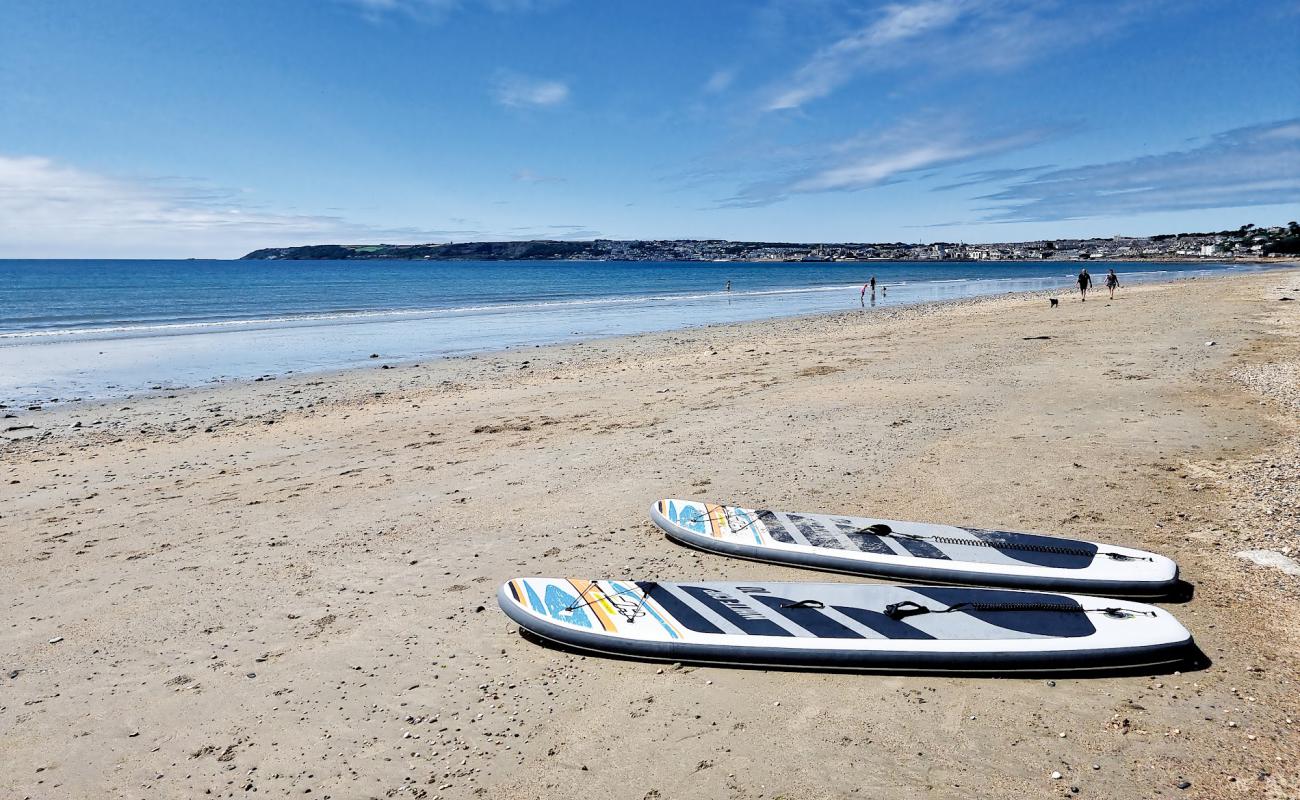 Photo de Long Rock Beach avec sable clair avec caillou de surface