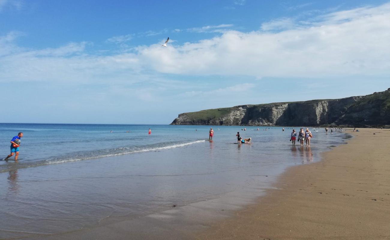 Photo de Trebarwith Beach avec sable gris de surface