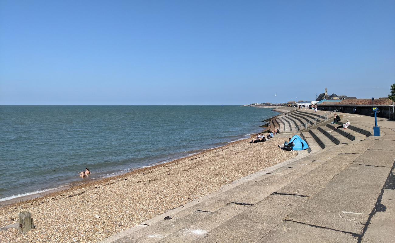 Photo de Plage de Sheerness avec galets beige de surface