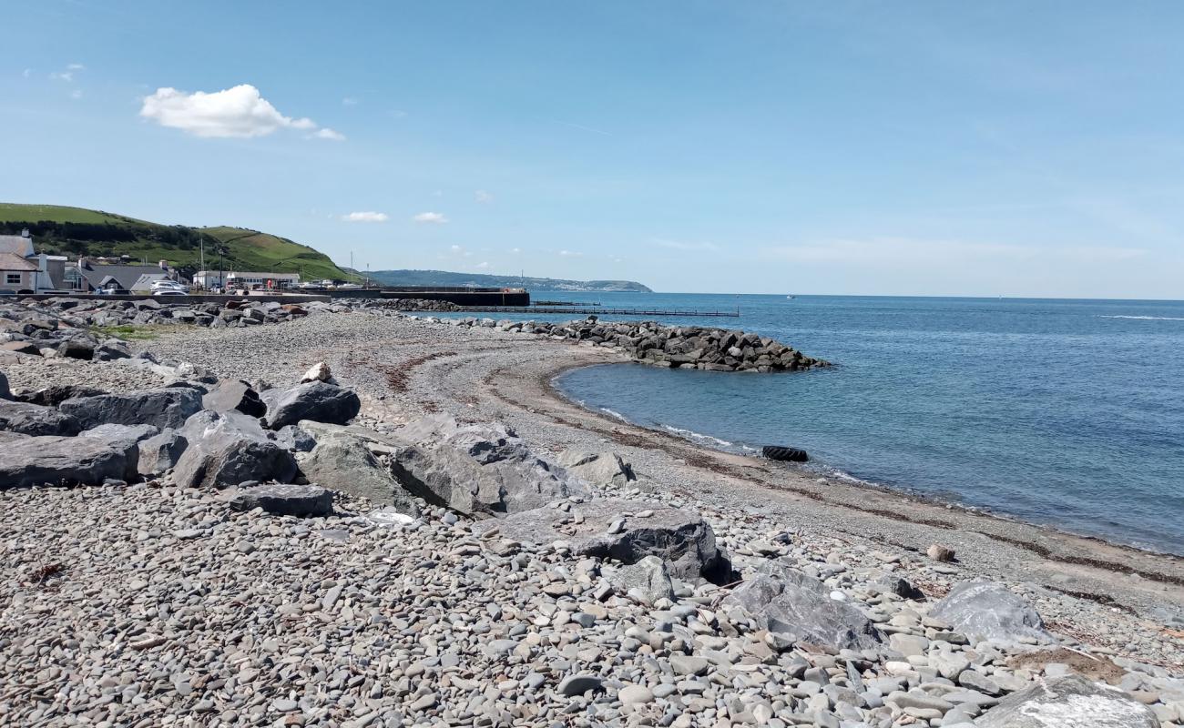 Photo de Plage d'Aberaeron avec galets gris de surface