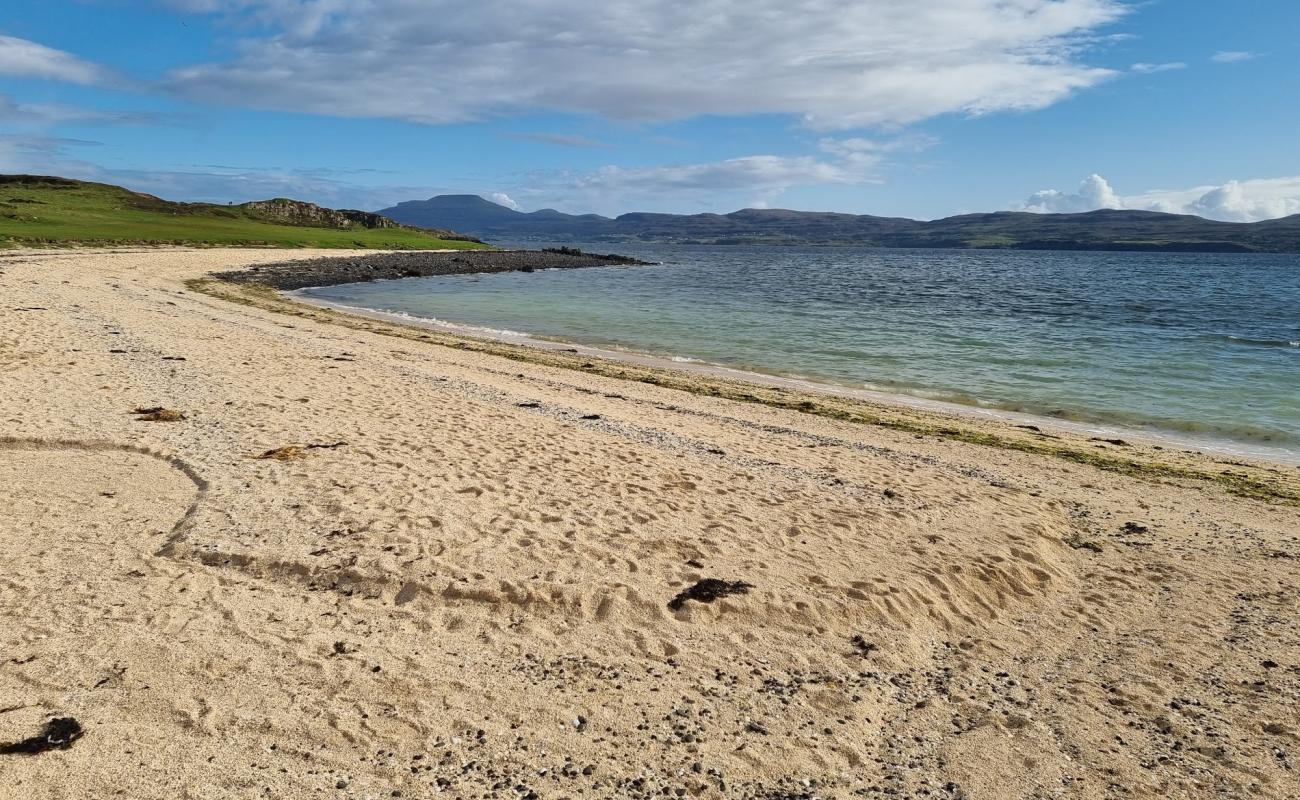 Photo de Skye Coral Beach avec sable clair avec caillou de surface