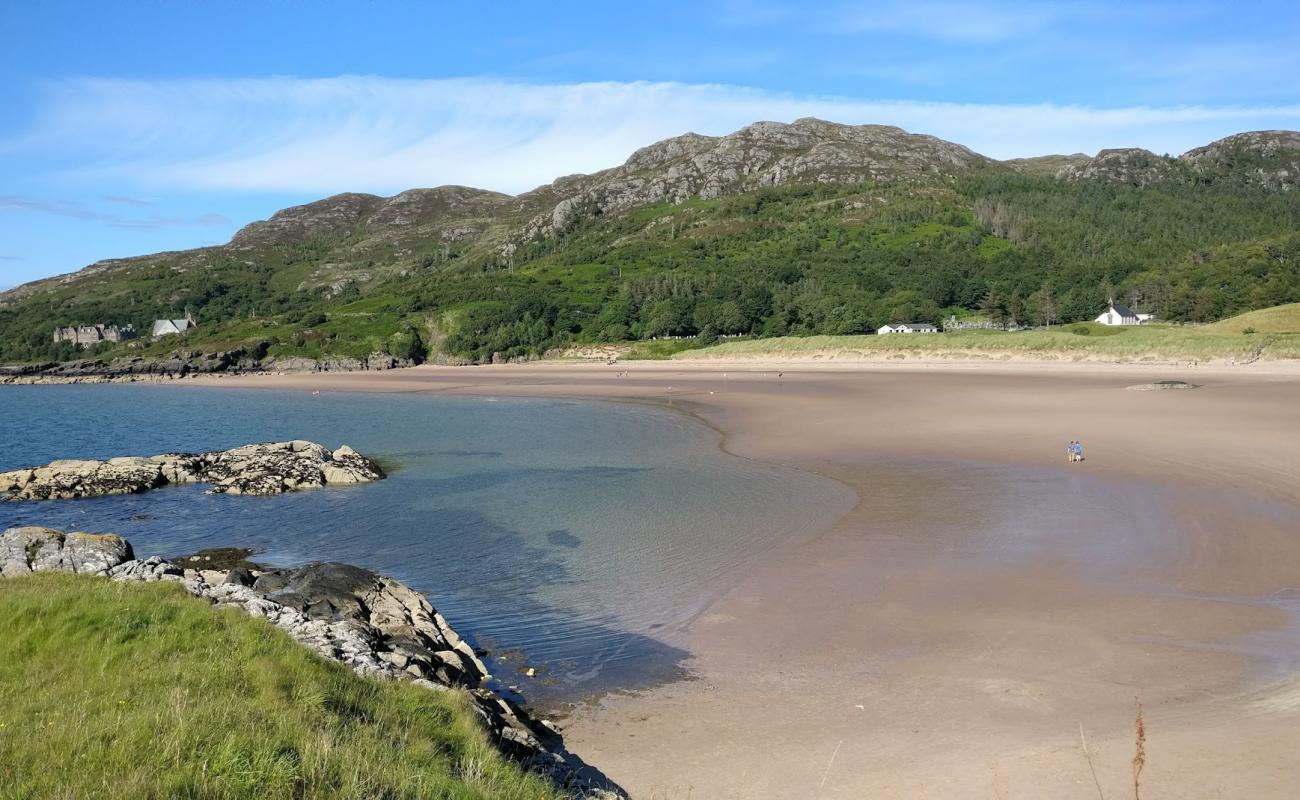 Photo de Gairloch Beach avec sable lumineux de surface