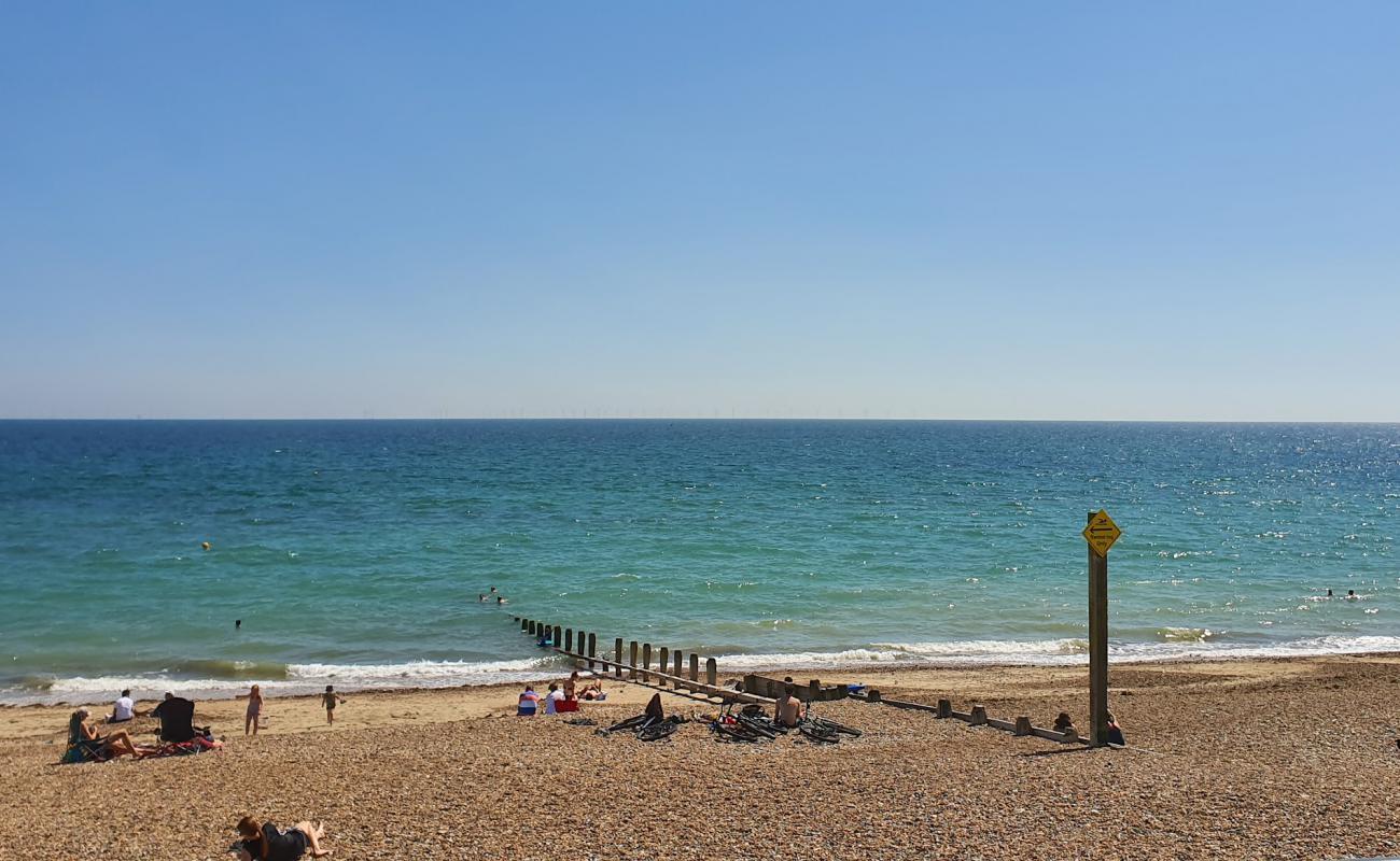 Photo de Plage de Lancing avec galets beige de surface