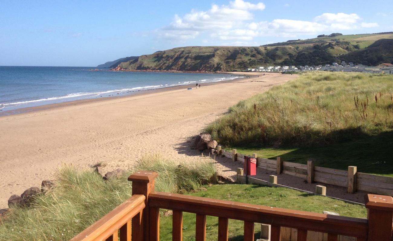 Photo de Pease Bay Leisure Park avec sable beige de surface