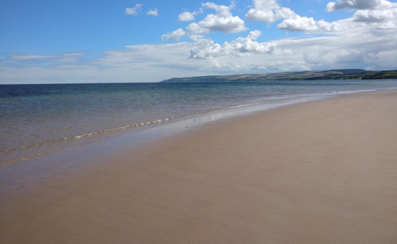 Photo de Thorntonloch Beach avec sable beige de surface