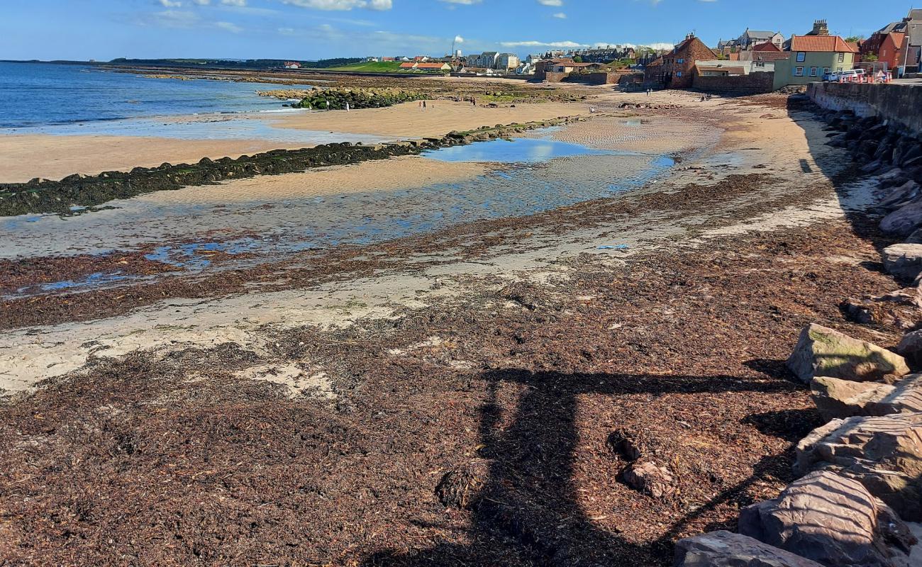 Photo de East Beach avec sable beige & pierres de surface