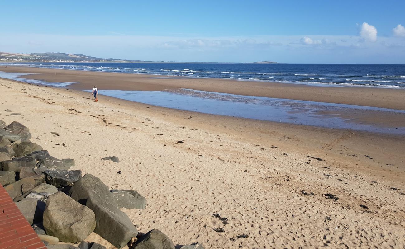 Photo de Leven Beach avec sable beige de surface