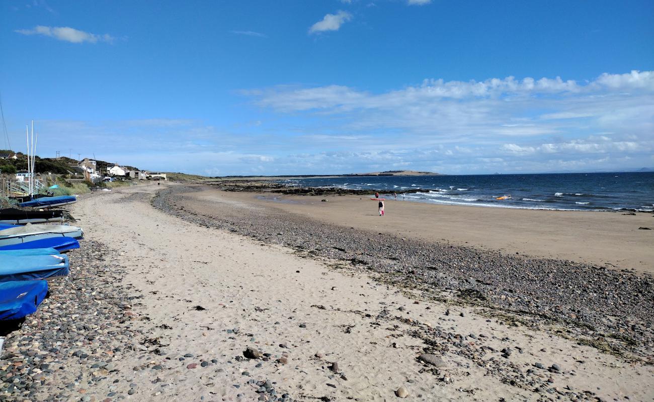 Photo de Lower Largo Beach avec sable beige & pierres de surface