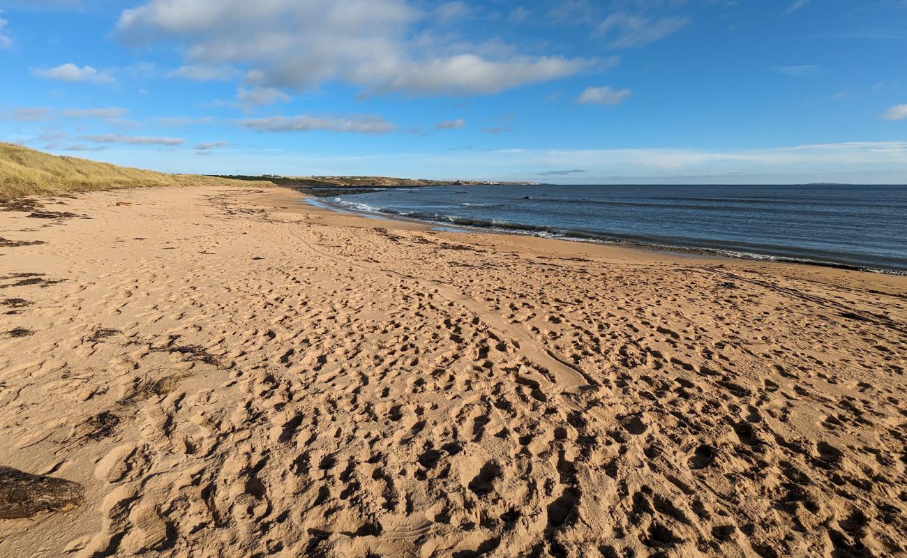 Photo de Lady's Tower Beach avec sable beige & pierres de surface