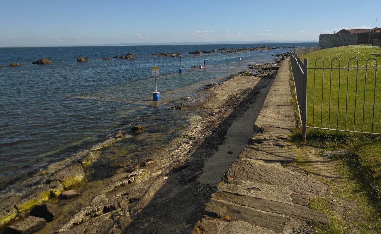 Photo de Cellardyke Tidal Pool Beach avec terrain rocheux de surface