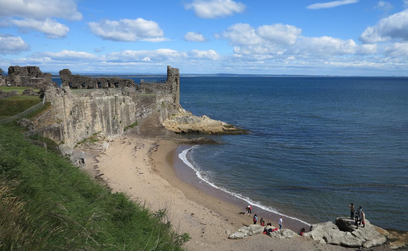 Photo de Castle Sands Beach avec petits galets beige de surface