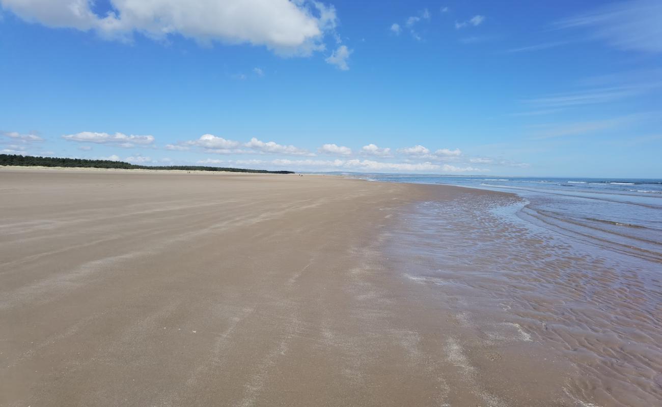 Photo de Kinshaldy Beach avec sable beige de surface