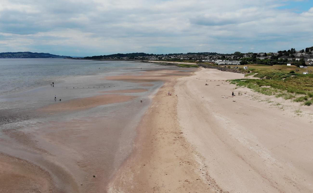 Photo de Monifieth Beach avec sable beige de surface