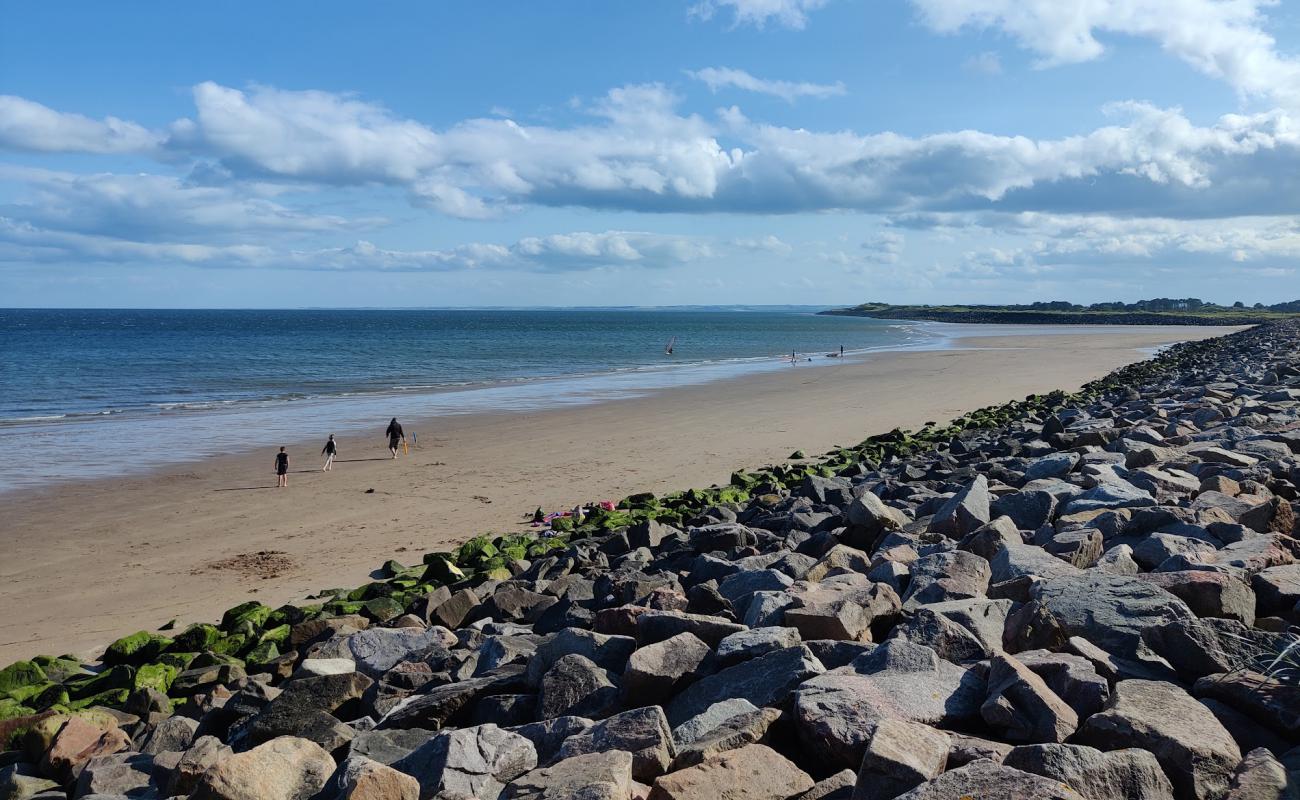 Photo de Carnoustie Beach avec sable lumineux de surface