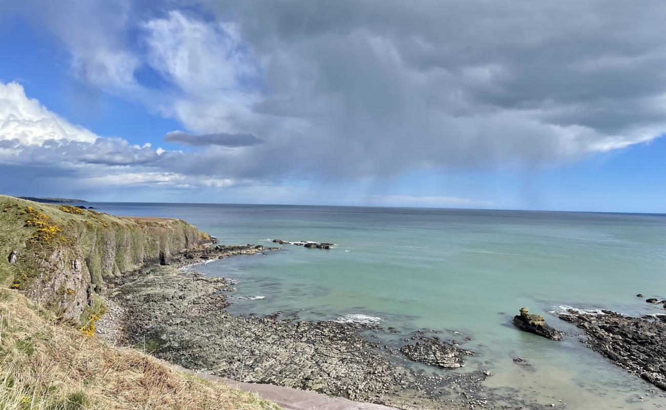 Photo de Strathlethan Bay Beach avec terrain rocheux de surface