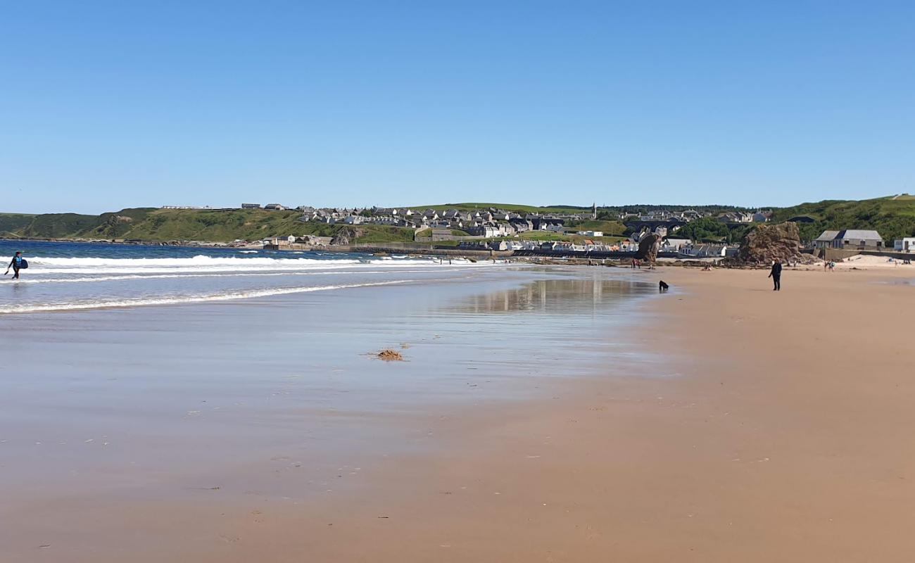 Photo de St. Combs Beach avec sable beige de surface