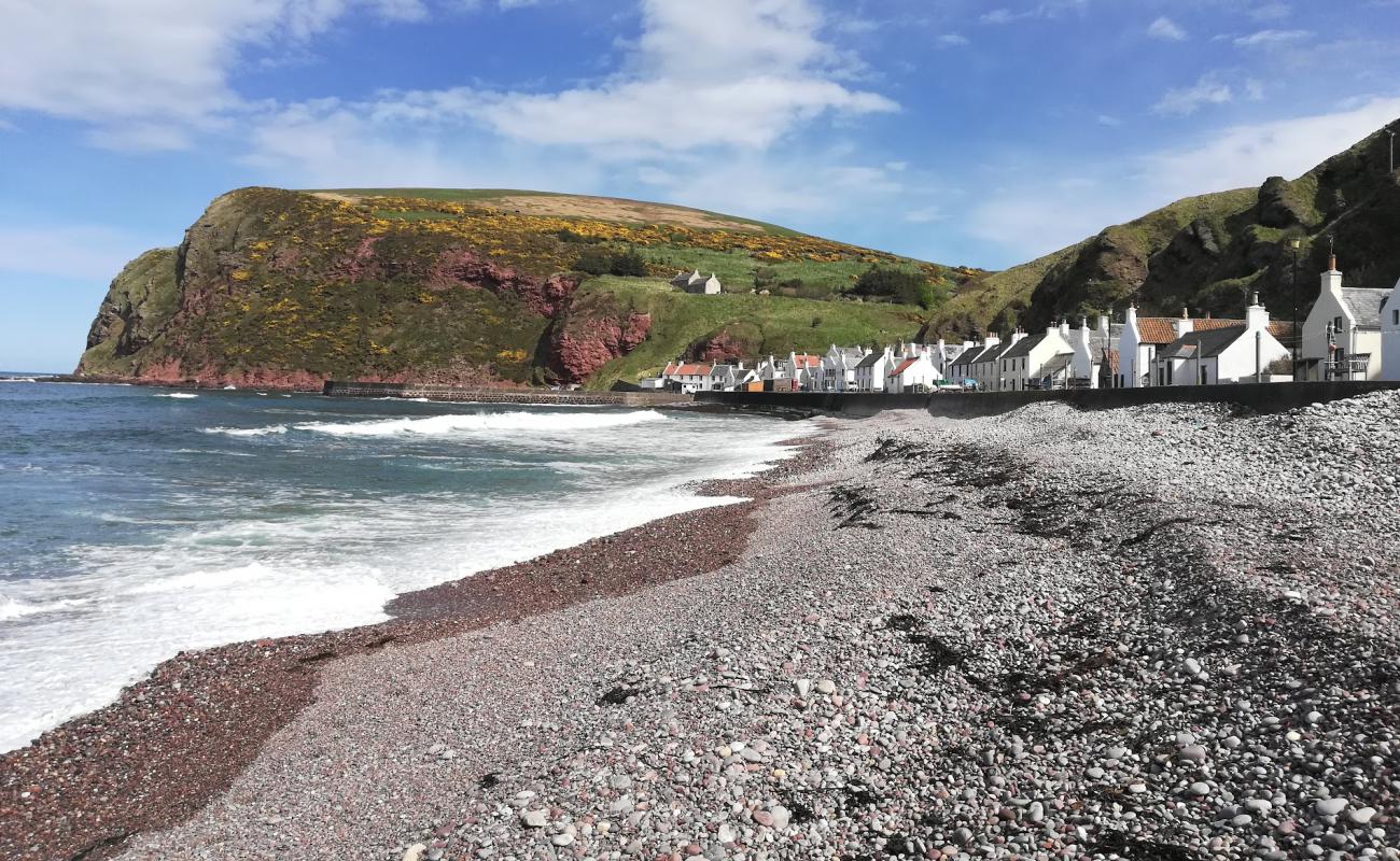 Photo de Pennan Bay Beach avec caillou gris de surface