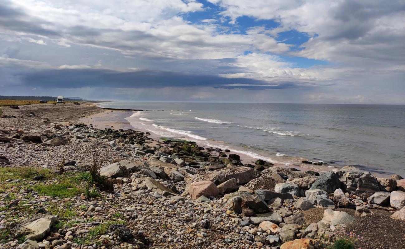 Photo de Portgordon Beach avec sable gris & rochers de surface
