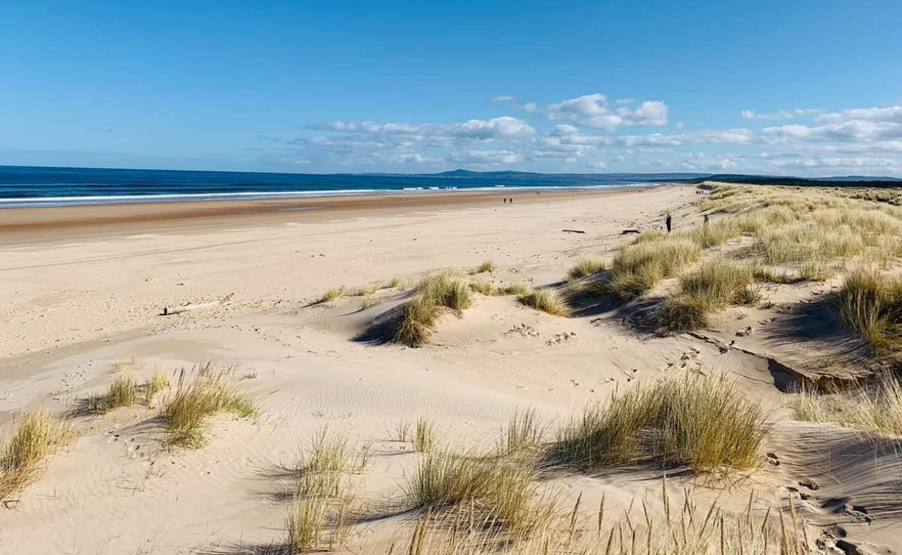 Photo de Lossiemouth East Beach avec sable beige de surface