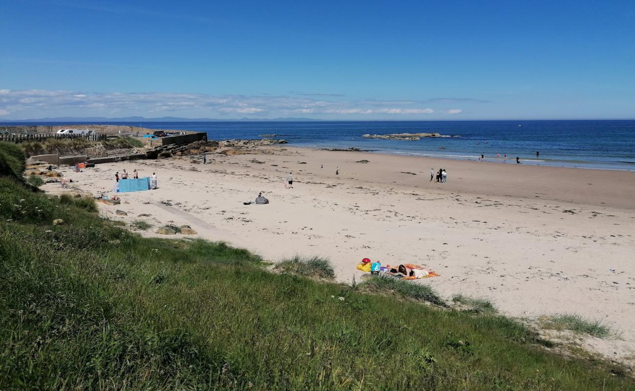 Photo de Hopeman East Beach avec sable beige de surface