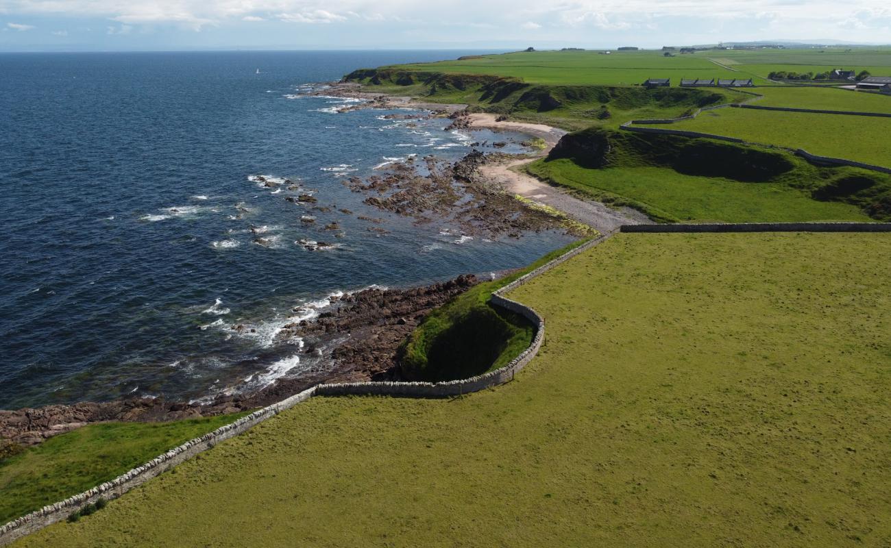 Photo de Tarbat Ness Lighthouse Beach avec terrain rocheux de surface