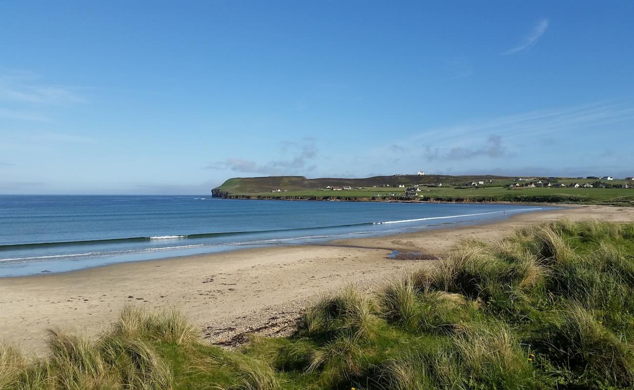 Photo de Dunnet Beach avec sable beige de surface