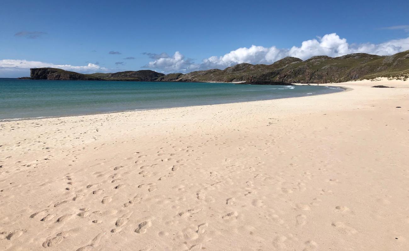 Photo de Strathy Beach avec sable beige de surface