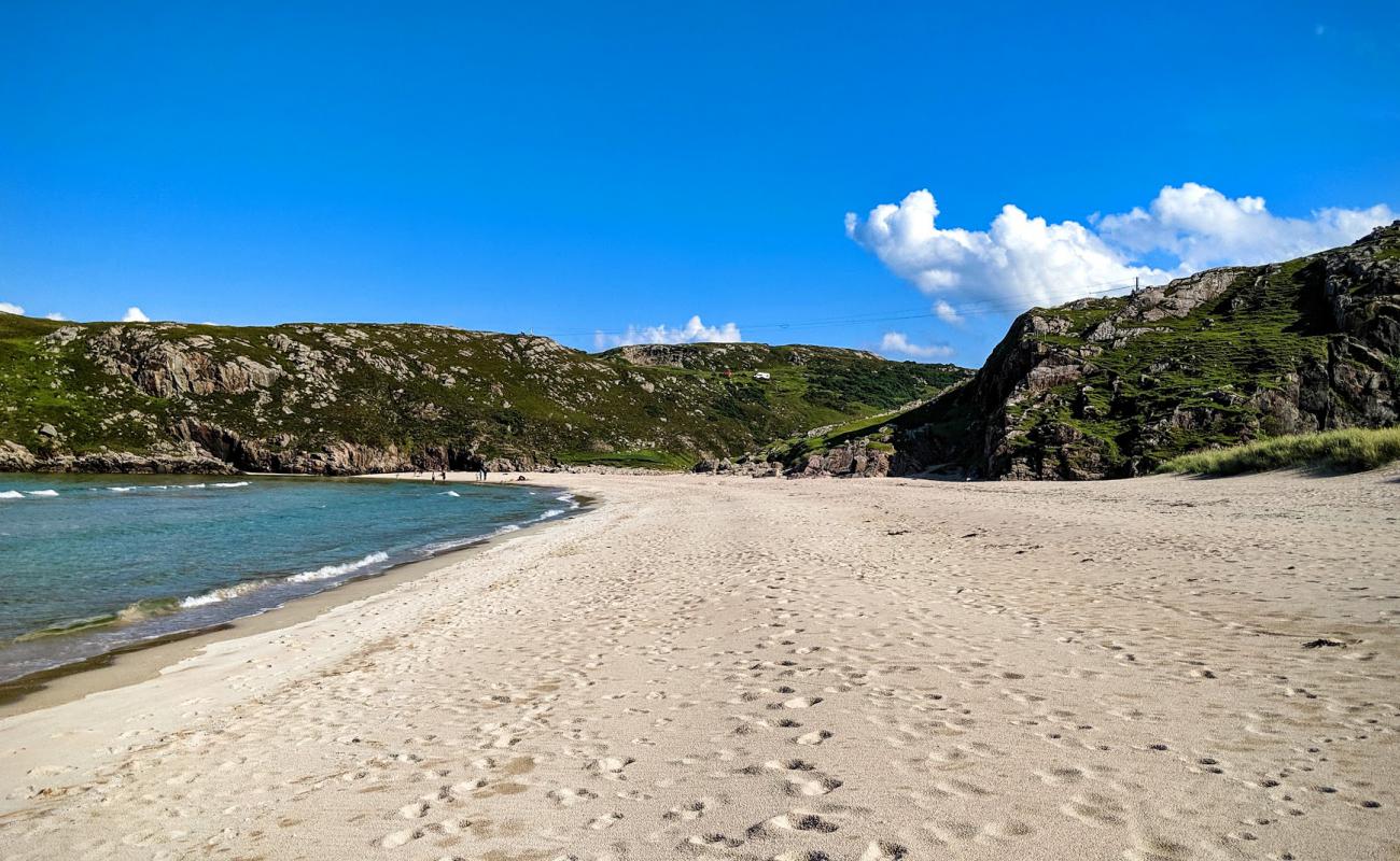 Photo de Ceannabeinne Beach avec sable lumineux de surface