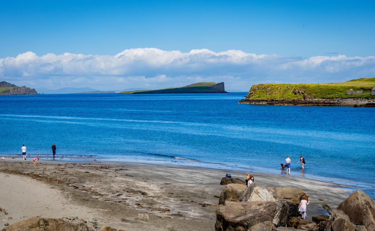 Photo de An Corran Beach avec sable lumineux de surface