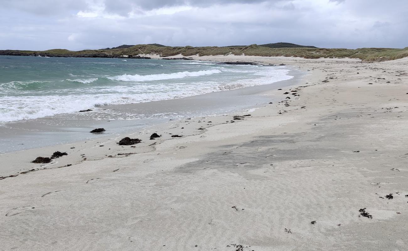 Photo de Plage de Sanna avec sable lumineux de surface